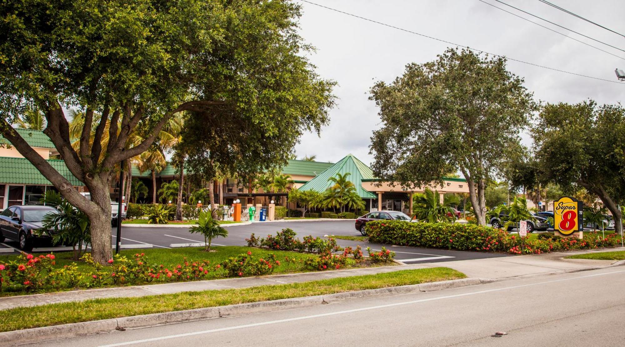 Super 8 By Wyndham North Palm Beach Luaran gambar