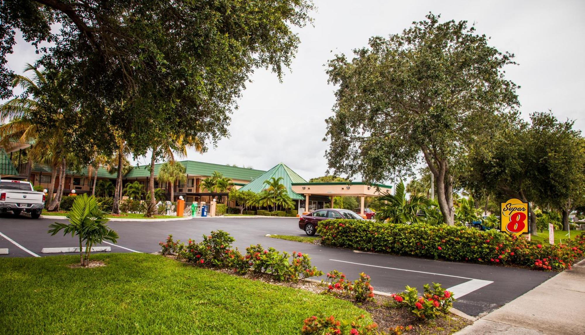 Super 8 By Wyndham North Palm Beach Luaran gambar